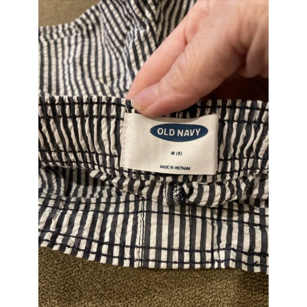Old Navy Girls Grey White Pinstripe Cotton Shorts Size Medium 8 (AH)